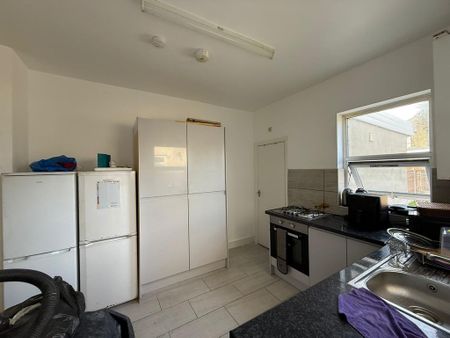 3 bedroom terraced house to rent - Photo 5