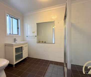 Newly Renovated 3 Bedroom Home! - Photo 4