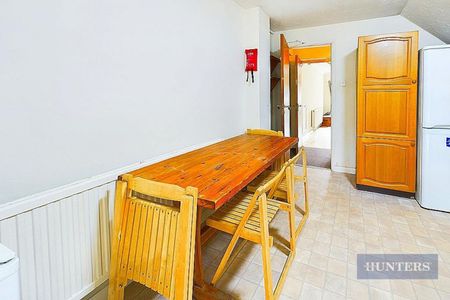 4 bedroom House To Let Total Size: 1238 SQ FT - Photo 4