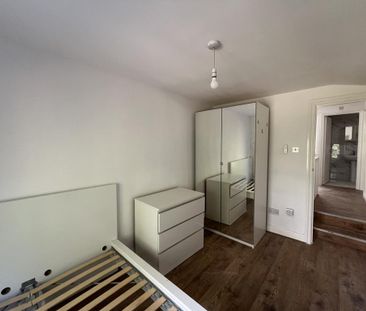 3 bedroom flat to rent - Photo 2
