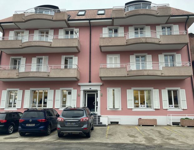 Gare 1B, Corcelles - Photo 1