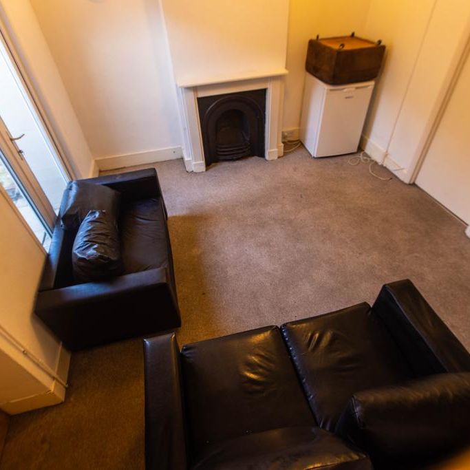 4 bedroom terraced house to rent - Photo 1