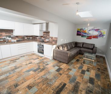 6 Bed Semi-Detached House, Heath Hill Avenue, BN2 - Photo 2