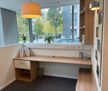 Large Highest Double Ensuite - Photo 3