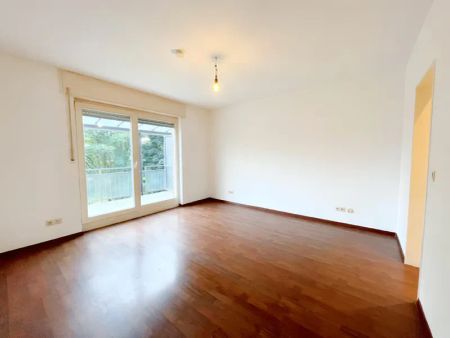 HELLE 2-ZIMMERWOHNUNG MIT GROßEM BALKON ZU MIETEN! - Photo 2
