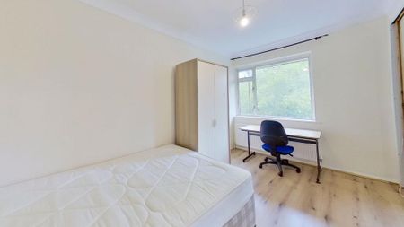 4 bedroom terraced house to rent - Photo 5