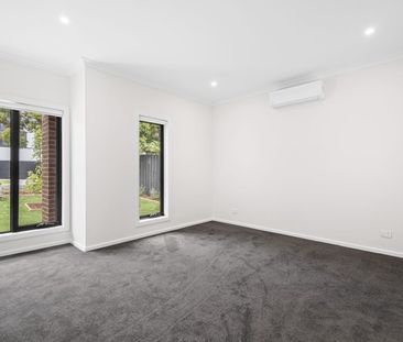 Sophisticated Living in Glen Iris - Photo 3