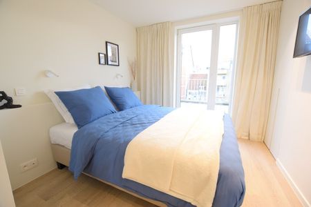 Schitterend gerenoveerd penthouse met 2 slaapkamers, een zonneterras en een prachtig zijdelings uitzicht op de zee. - Foto 5