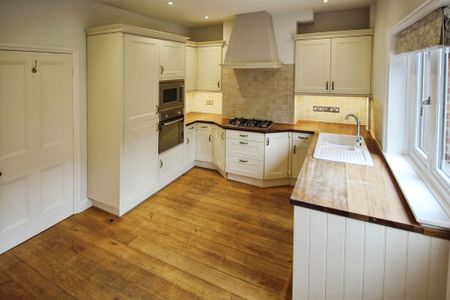 2 bedroom terraced house to rent - Photo 4