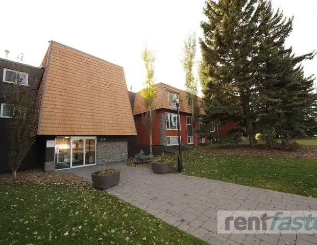 Spacious 2-Bedroom Condo for 6-Month Lease (Great Offer) | 312 - 315 50 Ave. SW, Calgary - Photo 1