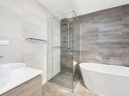 LIGHT, BRIGHT & MODERN - Photo 4