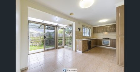 COSY 3 BEDROOM HOME IN GREAT LOCATION!!! - Photo 2