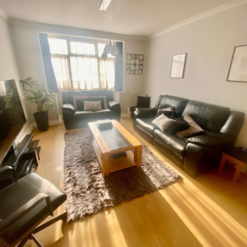 Heston Avenue, Hounslow - Photo 1