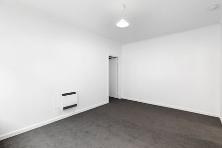 Stylish, Renovated Living in Leafy Armadale - Photo 4