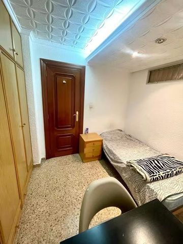 Calle Campoamor, Valencia, Valencian Community 46014 - Photo 2