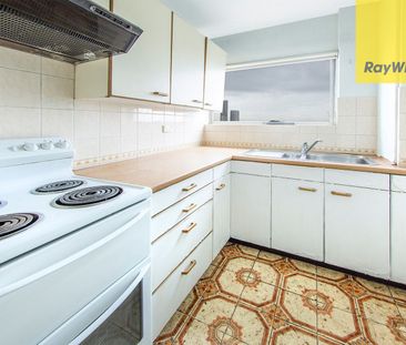 PANORAMIC SKYLINE VIEWS FROM BRIGHT APARTMENT - Photo 1