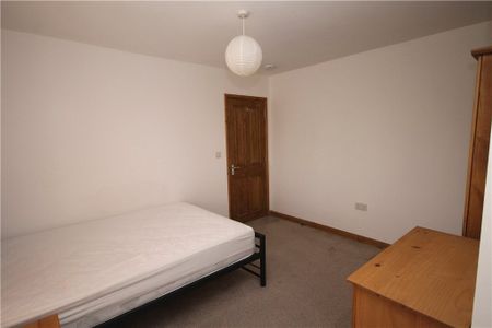 Marsh Lane, Addlestone, Surrey, KT15 1UN - Photo 3