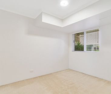 Immaculately Presented Unit in Rainbow Bay - Perfect for Entertaining - Photo 3