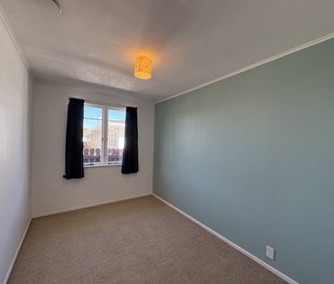 4 Bedrooms + Huge Garage + Pet Friendly! - Photo 5