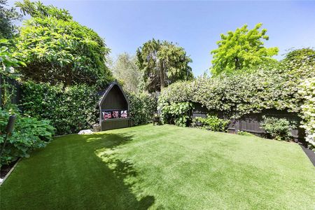 A fantastic two bedroom garden flat in popular Sands End - Photo 3