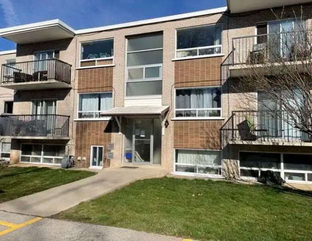 2 bedroom apartment | 2154 Lilnan Court, Burlington - Photo 1