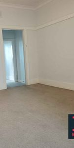 DEPOSIT TAKEN - Conveniently Located 1 Bedroom Unit - Photo 4