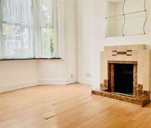 2 bedroom property to rent in London - Photo 5