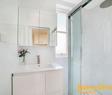 Tidy and Private 3 bedroom family home - Photo 3