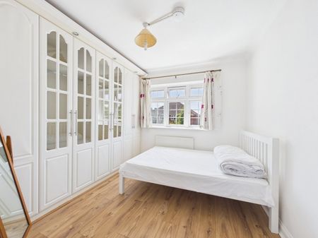 Pitts Road, Slough, Berkshire,SL1 - Photo 3