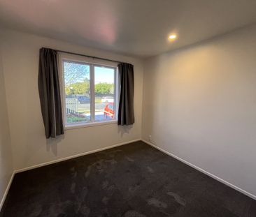 3 Bedroom Home Plus Outside Room! - Photo 2