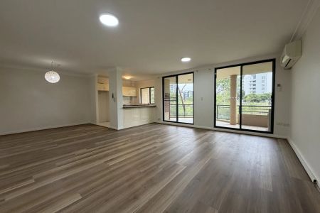 Exquisite, Restored Apartment Within Carlingford West School Catchment - Photo 4