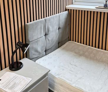 Victoria Street - Photo 2