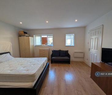 Studio to rent - Photo 2