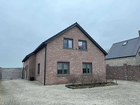 Ruime alleenstaande woning met grote tuin. - Foto 1