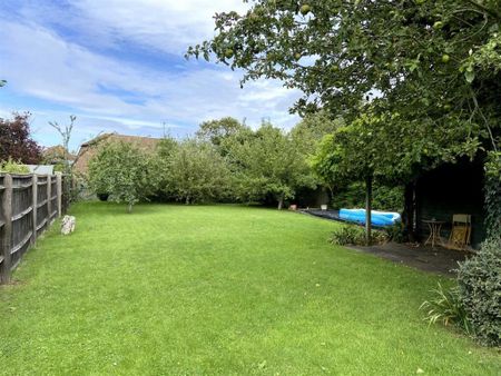 4 bedroom detached house to rent - Photo 3