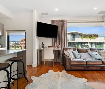 Marina Lifestyle with Stunning Canal Views - Photo 2