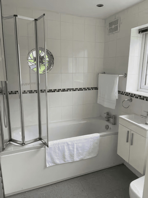 Ramsay Gardens, Romford, RM3 - Photo 1