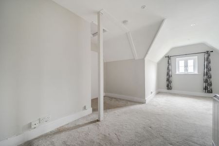 Wey Hill, Haslemere, Surrey, GU27 - Photo 2