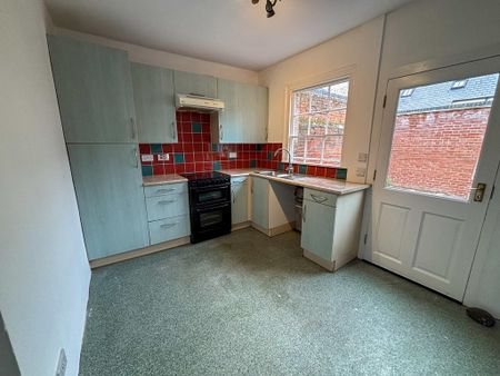 3 bedroom terraced house to rent - Photo 3