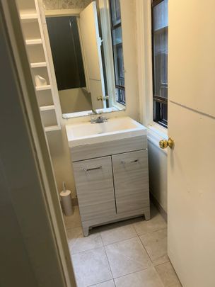 For Lease - 263 dundas Street, Toronto, Ontario - Photo 1