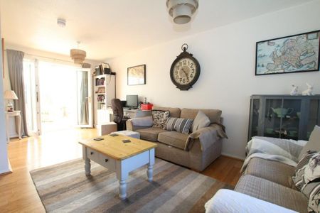 3 bedroom detached house to rent - Photo 2