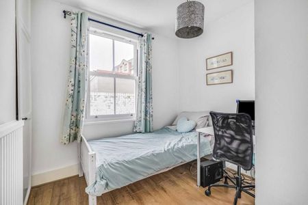4 bedroom terraced house to rent - Photo 4