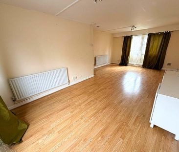 3 bedroom flat to rent - Photo 1