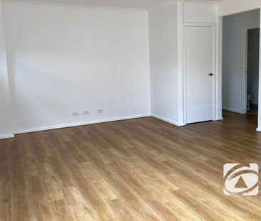 MODERN LAKESIDE LIVING IN SOUGHT-AFTER TIMBERTOP ESTATE - Photo 2