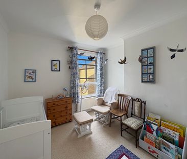 A well-proportioned three-bedroom Victorian terrace offering bright... - Photo 6