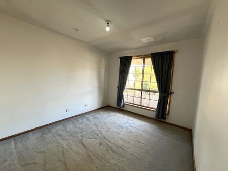 Charming 3-Bedroom Home in Craigmore - Photo 2