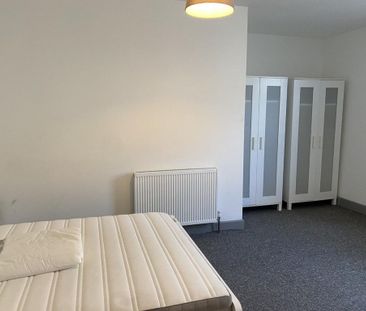 1 bedroom in a house share to rent - Photo 4