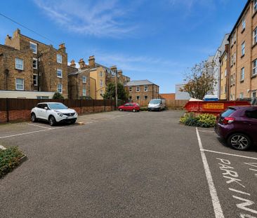 2 bedroom flat to rent - Photo 6