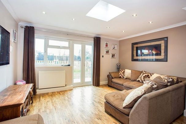 4 bedroom terraced house to rent - Photo 1