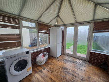 Normans Mead, London NW10 - Photo 4